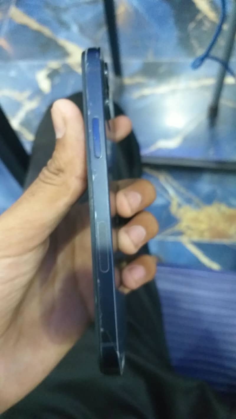 Apple iPhone 12 4