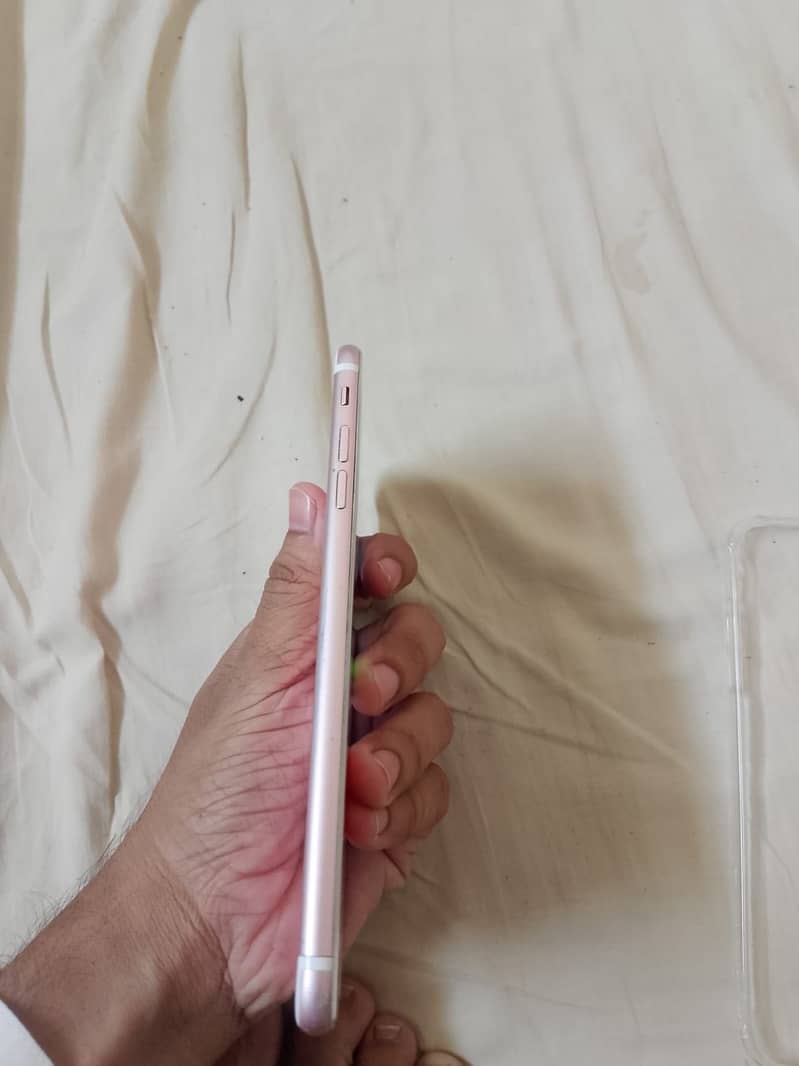 Apple iPhone 7 Plus 0