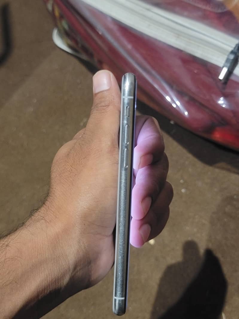 Apple iPhone XS 3