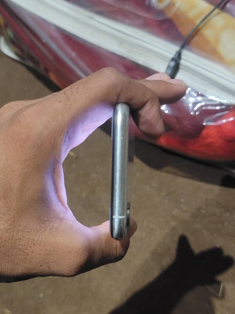 Apple iPhone XS 4
