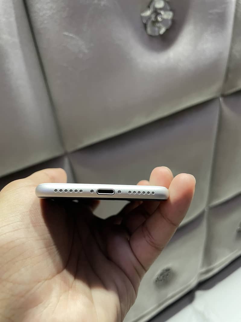 Apple iPhone SE 3