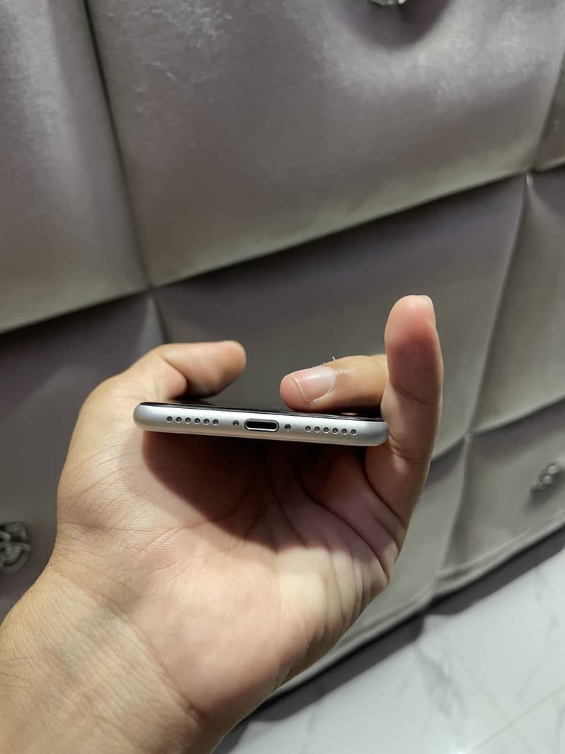 Apple iPhone SE 6