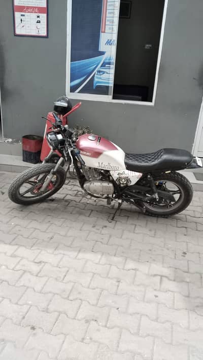 Suzuki GS 150 2016