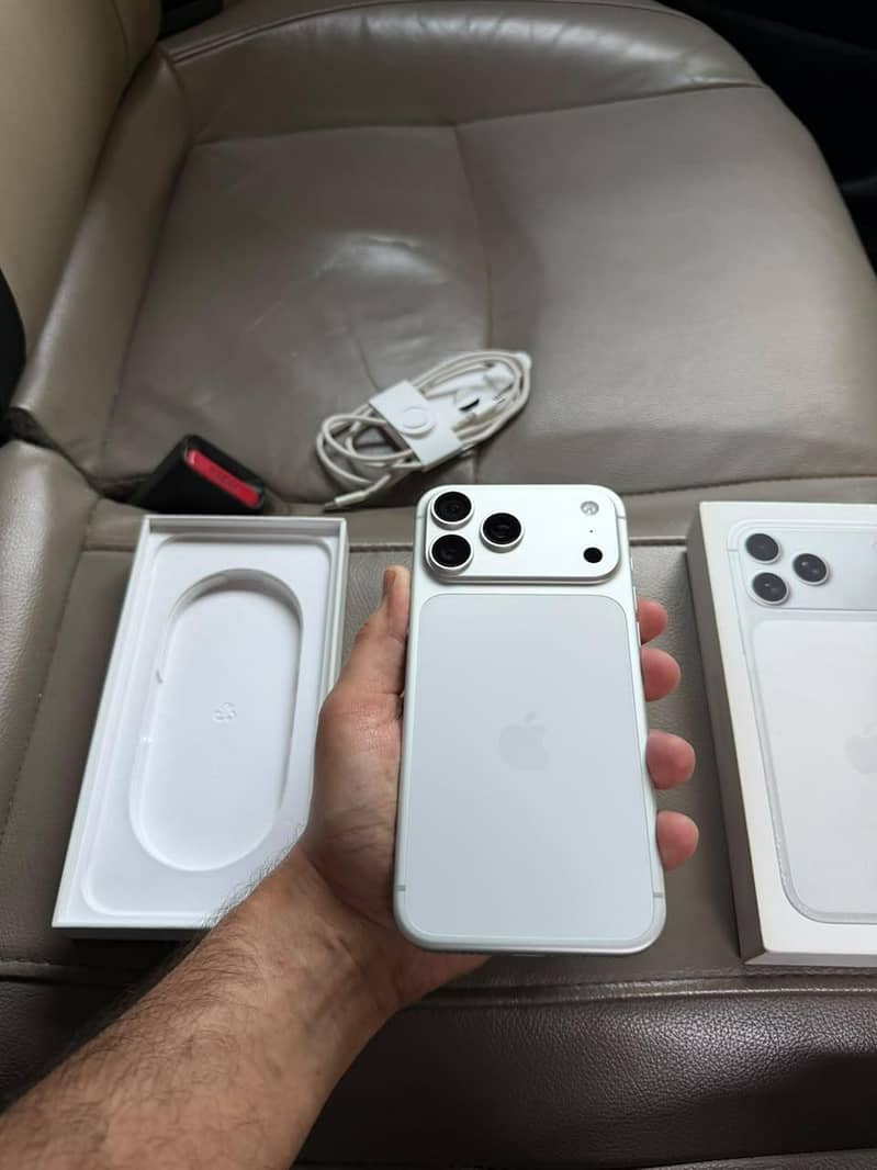 Apple iPhone 17 Pro Max 0