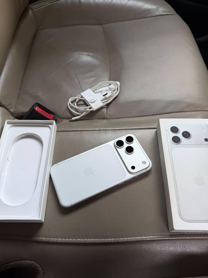 Apple iPhone 17 Pro Max 1
