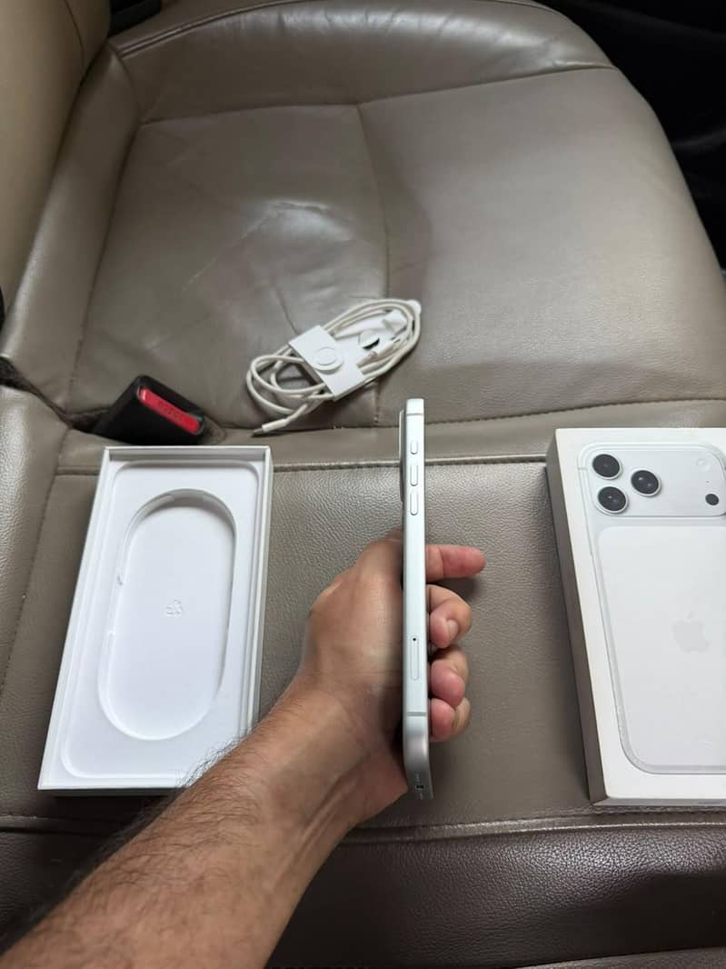 Apple iPhone 17 Pro Max 9