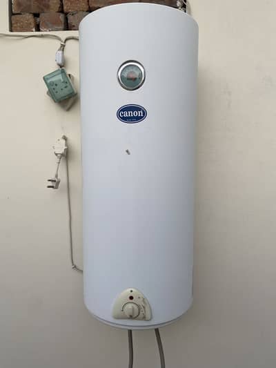 Canon Electric Geyser 30 Litre -Top Condition warrety still redeemable