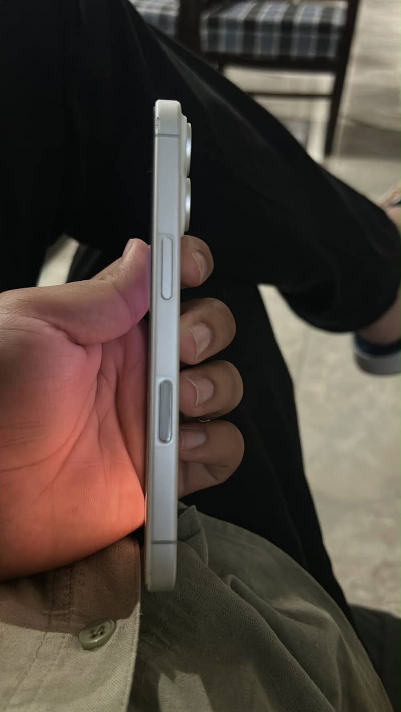 Apple iPhone 16 0