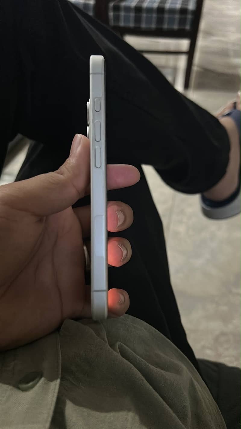 Apple iPhone 16 1