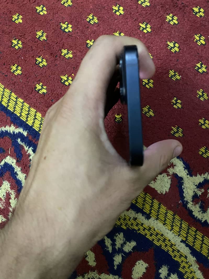 Apple iPhone 13 2