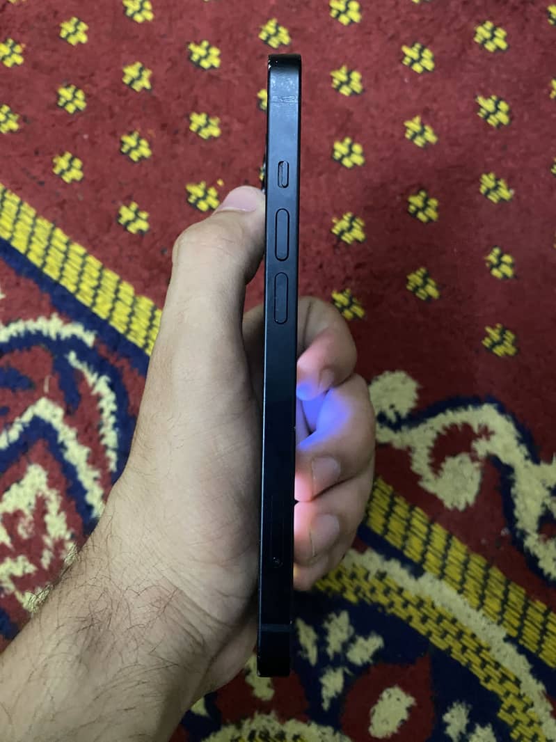 Apple iPhone 13 4