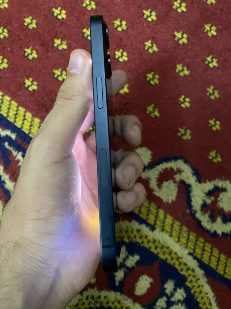 Apple iPhone 13 6