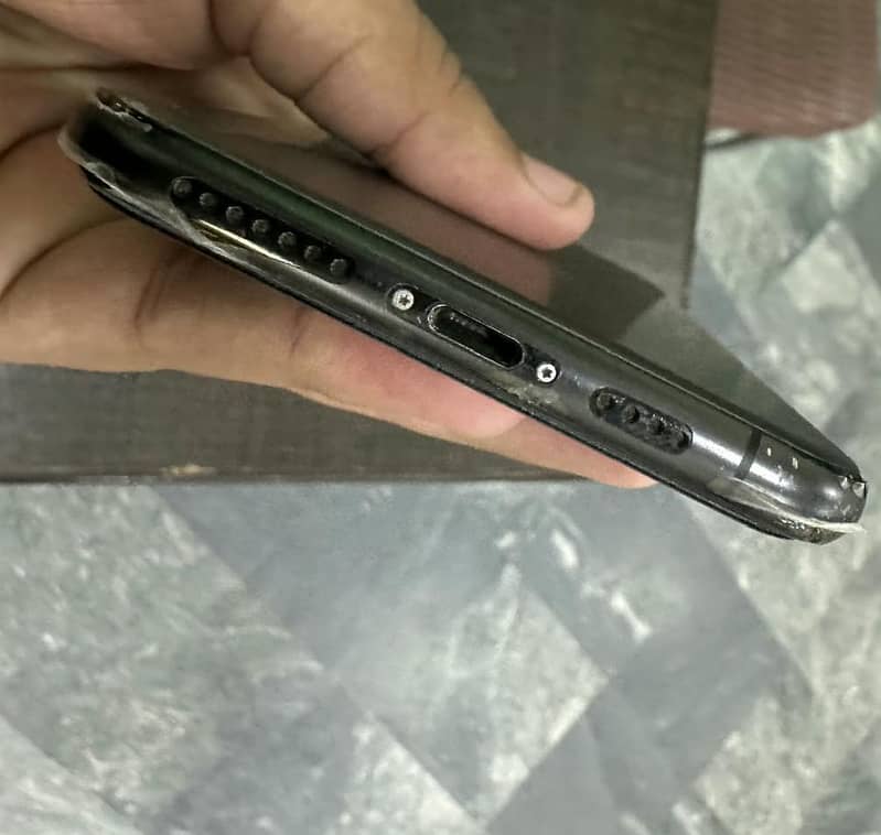 Apple iPhone 11 Pro Max 4