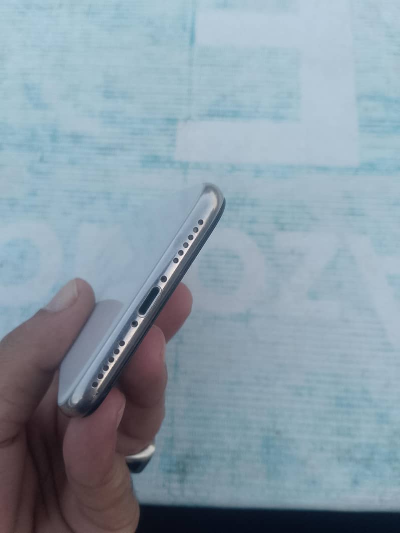 IPhone X 4