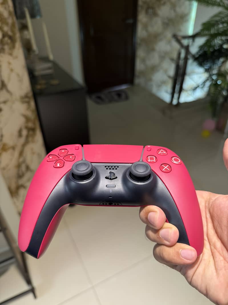 Ps 5 controller in 10/10 condition 2