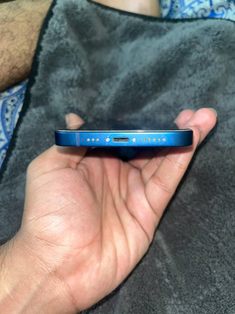 Apple iPhone 12 2