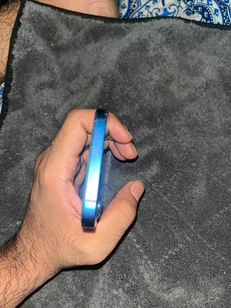 Apple iPhone 12 3