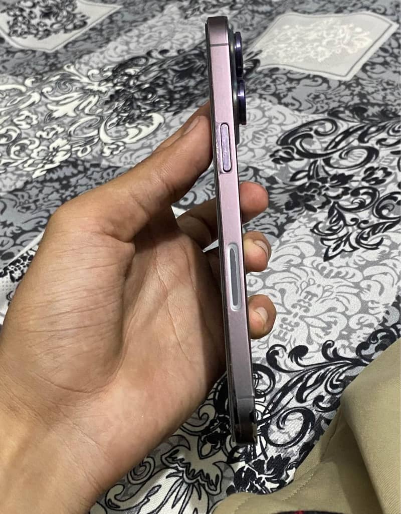 Apple iPhone 14 Pro 1