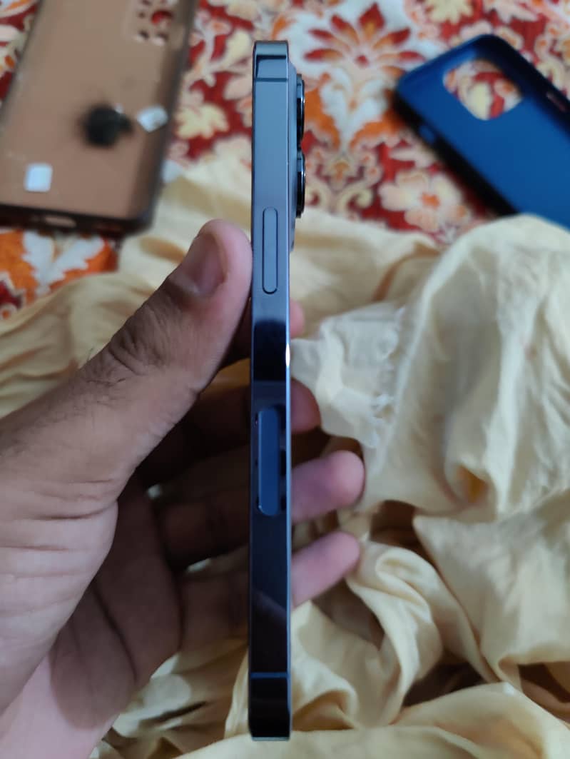 Apple iPhone 13 Pro 8