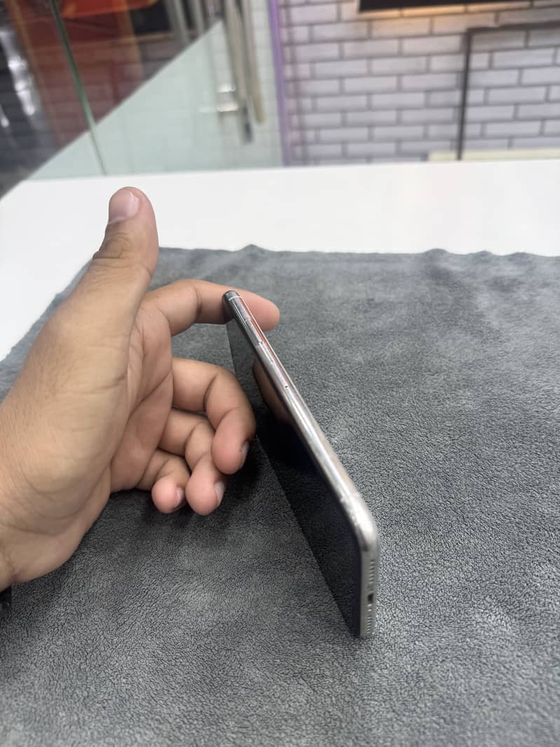 Apple iPhone X 0