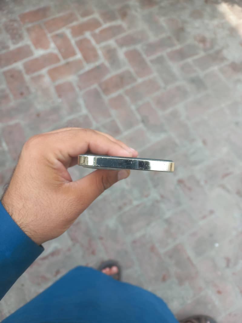 Apple iPhone 12 Pro 6