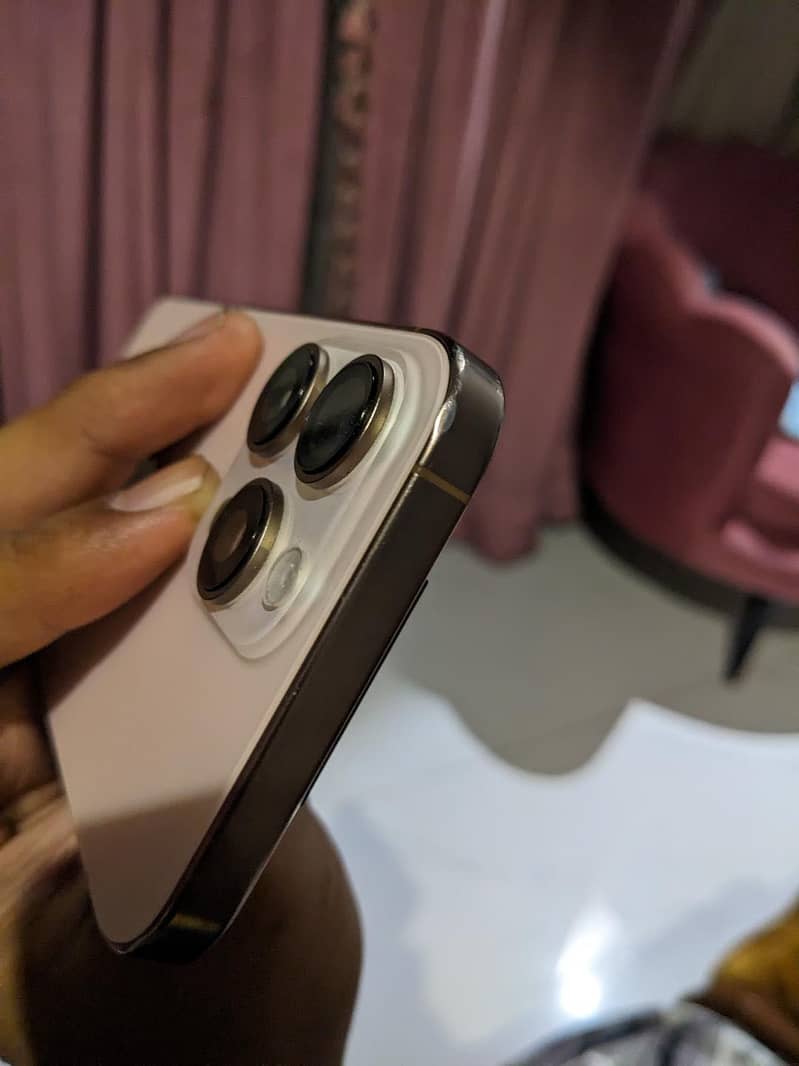 Apple iPhone 16 Pro Max 2