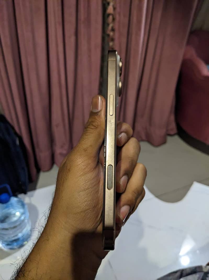 Apple iPhone 16 Pro Max 4