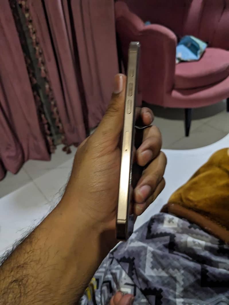 Apple iPhone 16 Pro Max 7