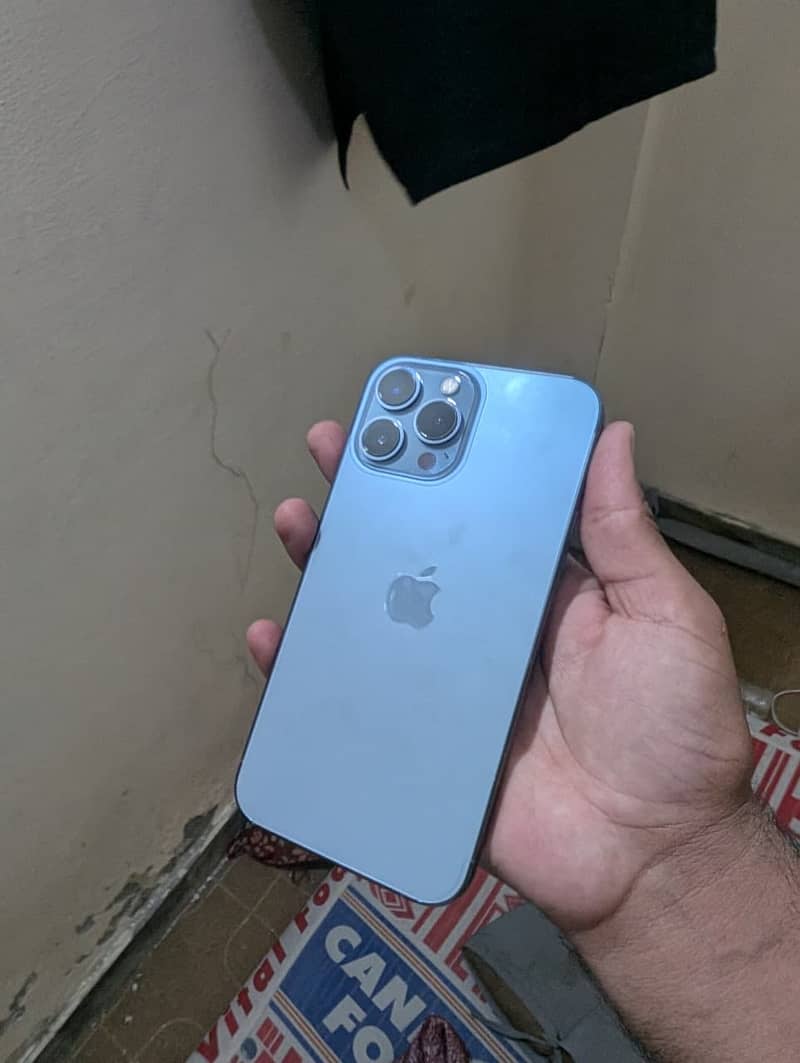 Apple iPhone 13 Pro Max 1