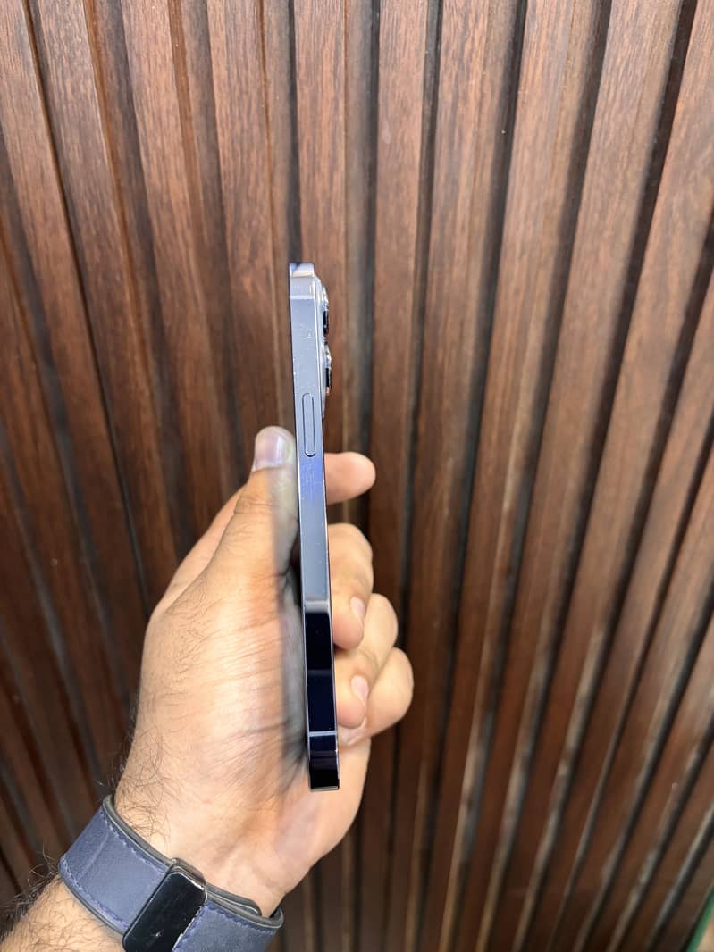 Apple iPhone 13 Pro 4