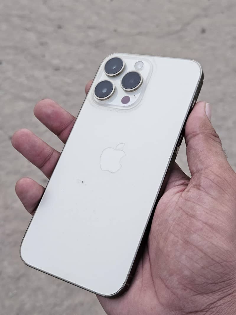 Apple iPhone 14 Pro Max 1