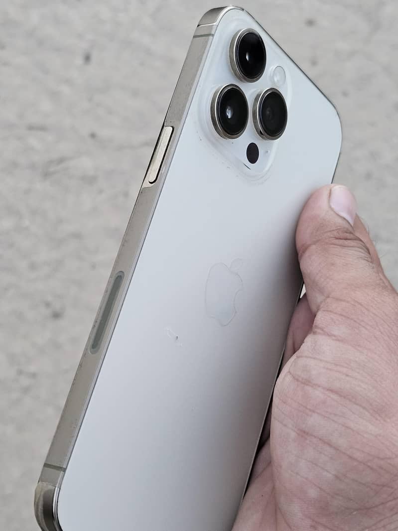 Apple iPhone 14 Pro Max 4
