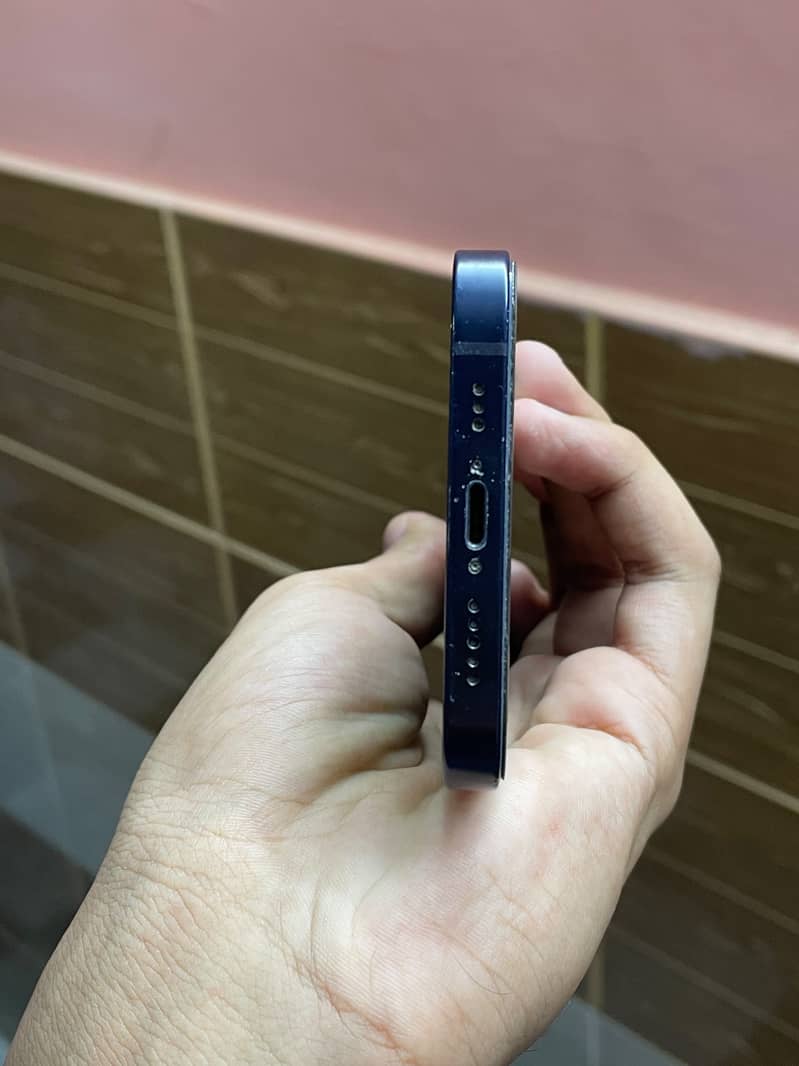 Apple iPhone 12 11