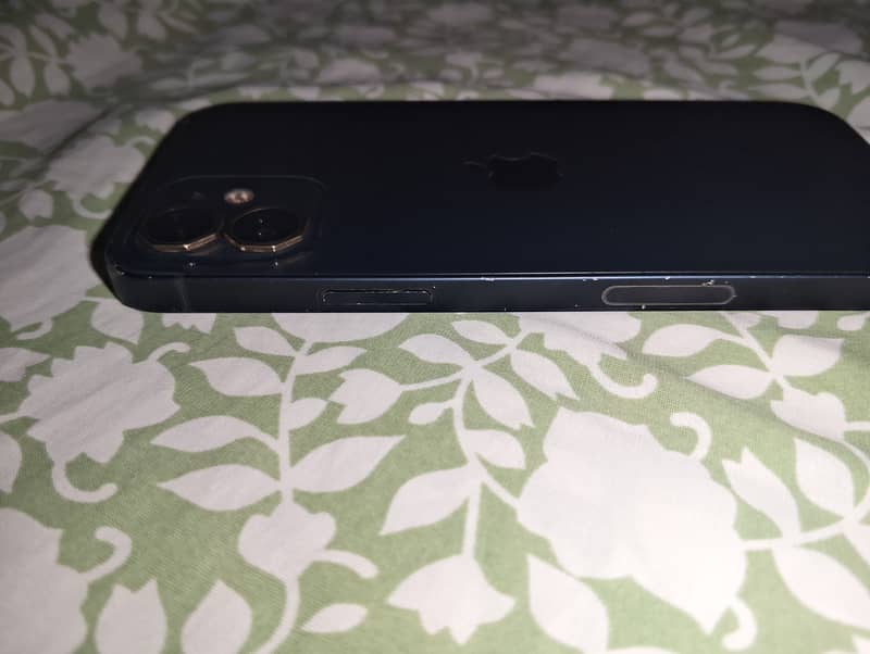 Apple iPhone 12 3