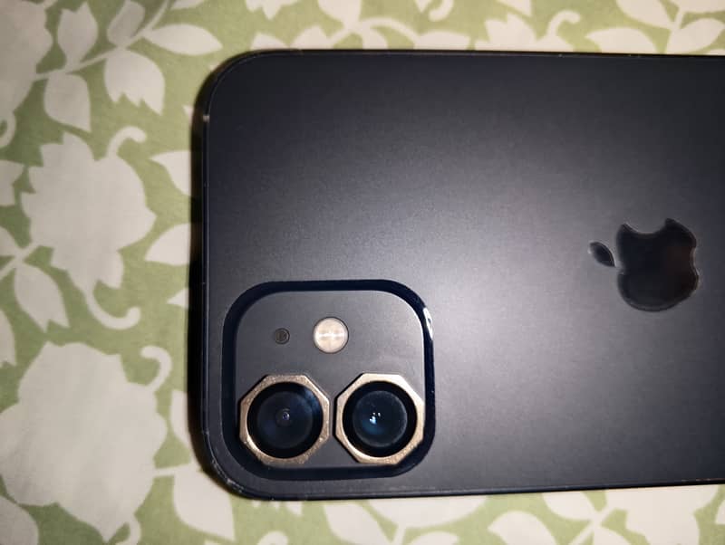 Apple iPhone 12 4