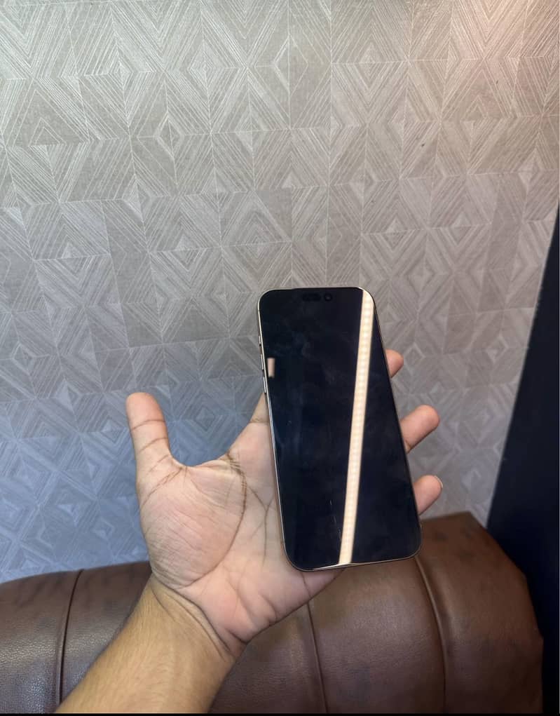 Apple iPhone 16 Pro Max 2