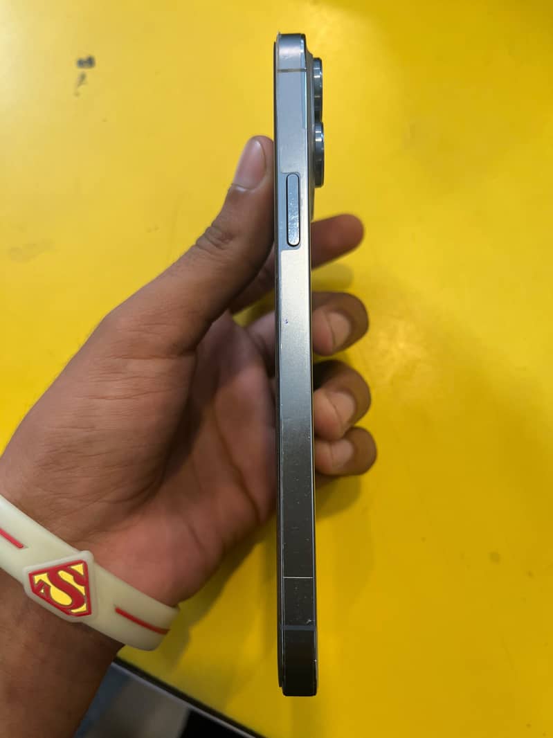 Apple iPhone 13 Pro Max 4