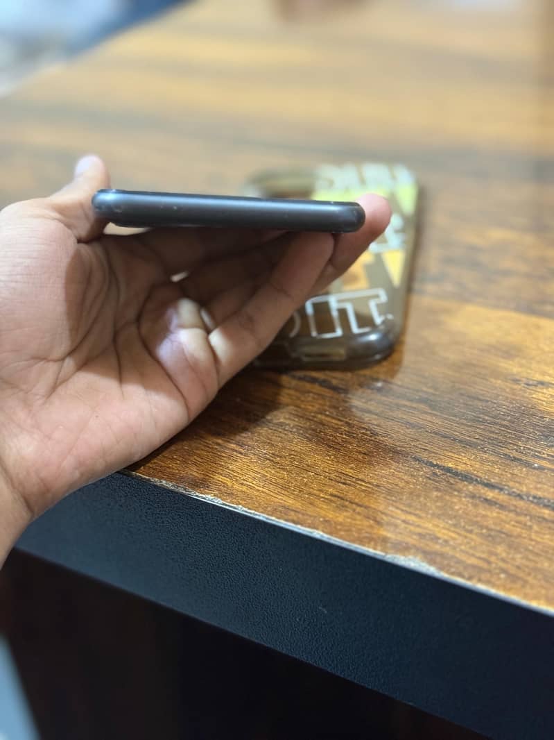 Apple iPhone 11 3