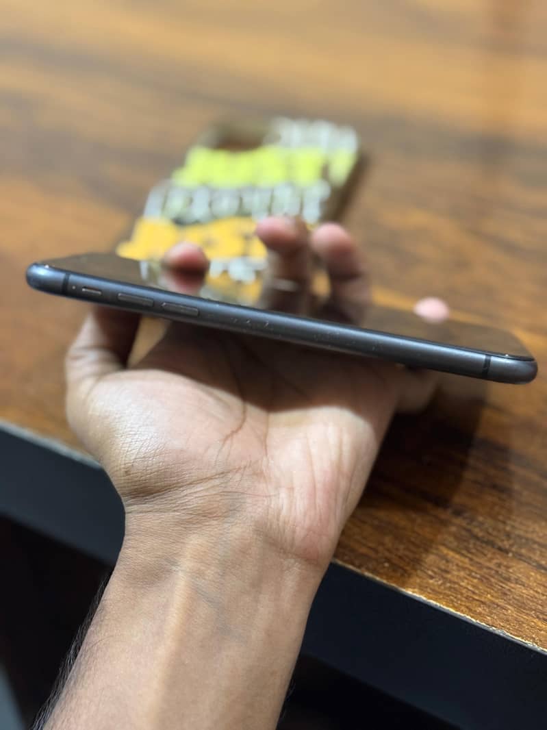Apple iPhone 11 7