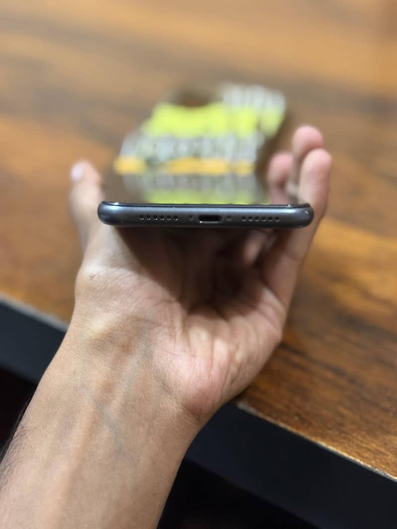 Apple iPhone 11 8