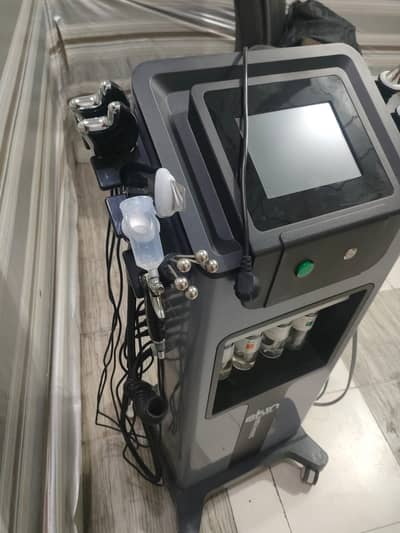 Hydrafacial machine farokht ke liye dastiyab hai