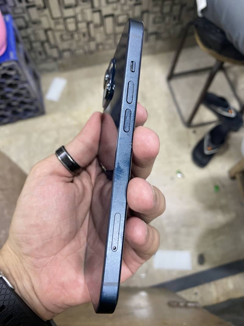 Apple iPhone 13 0