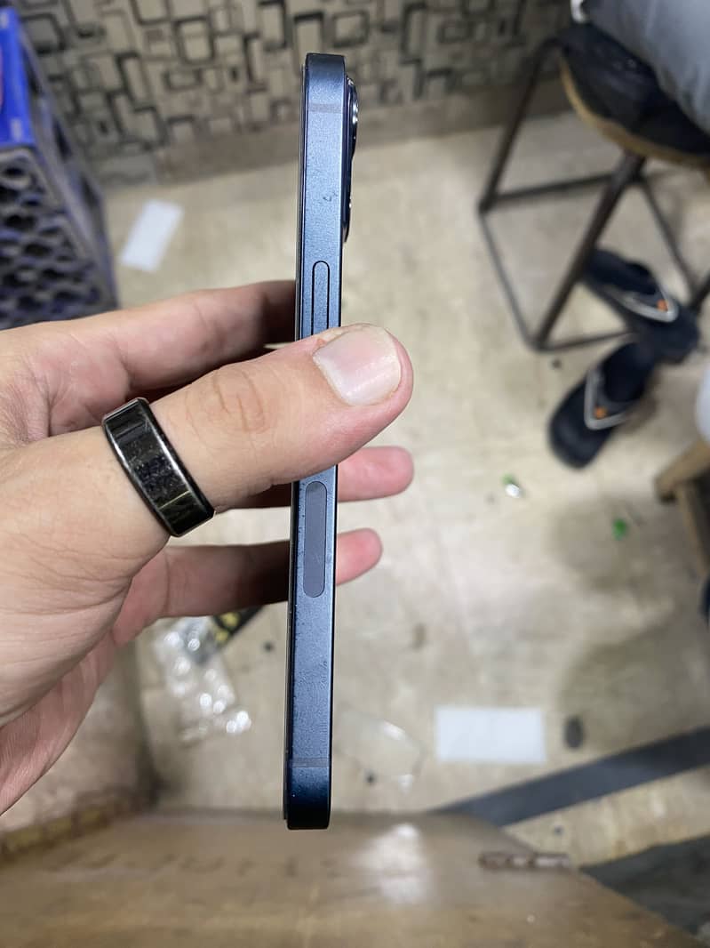 Apple iPhone 13 3