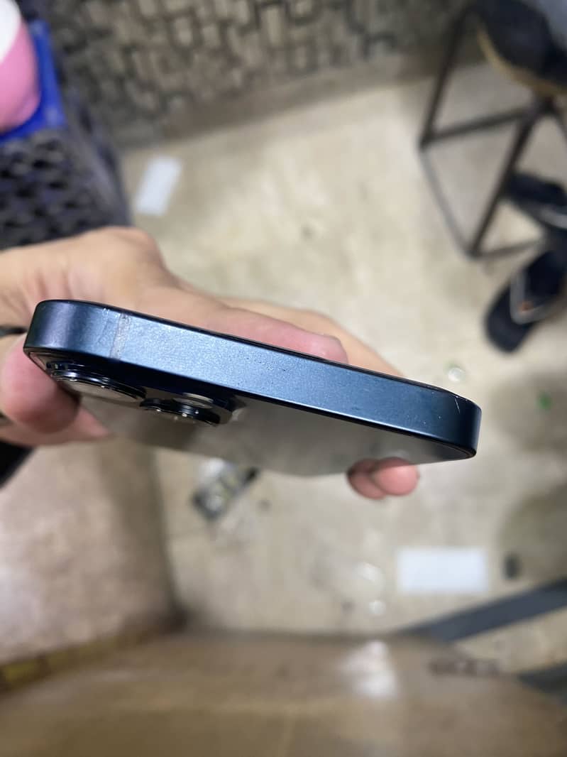 Apple iPhone 13 4