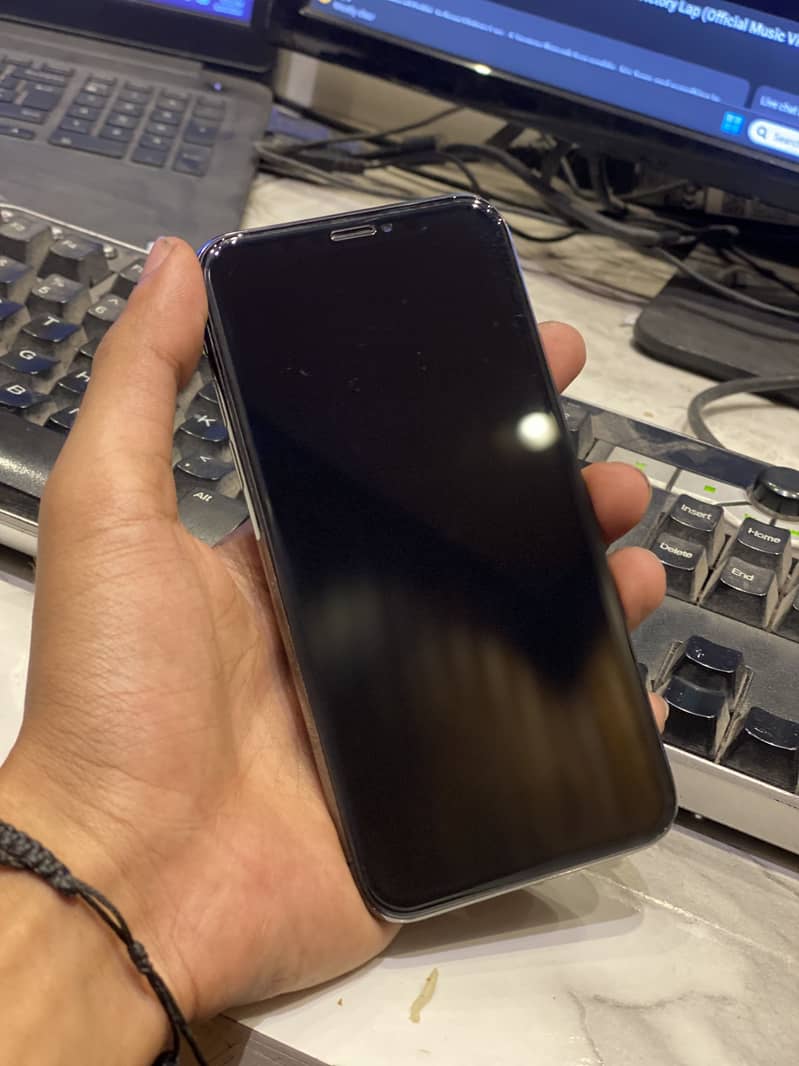 Apple iPhone X 4