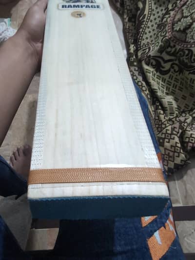 CRICKET BAT WITH NEW CONDITION 10/10