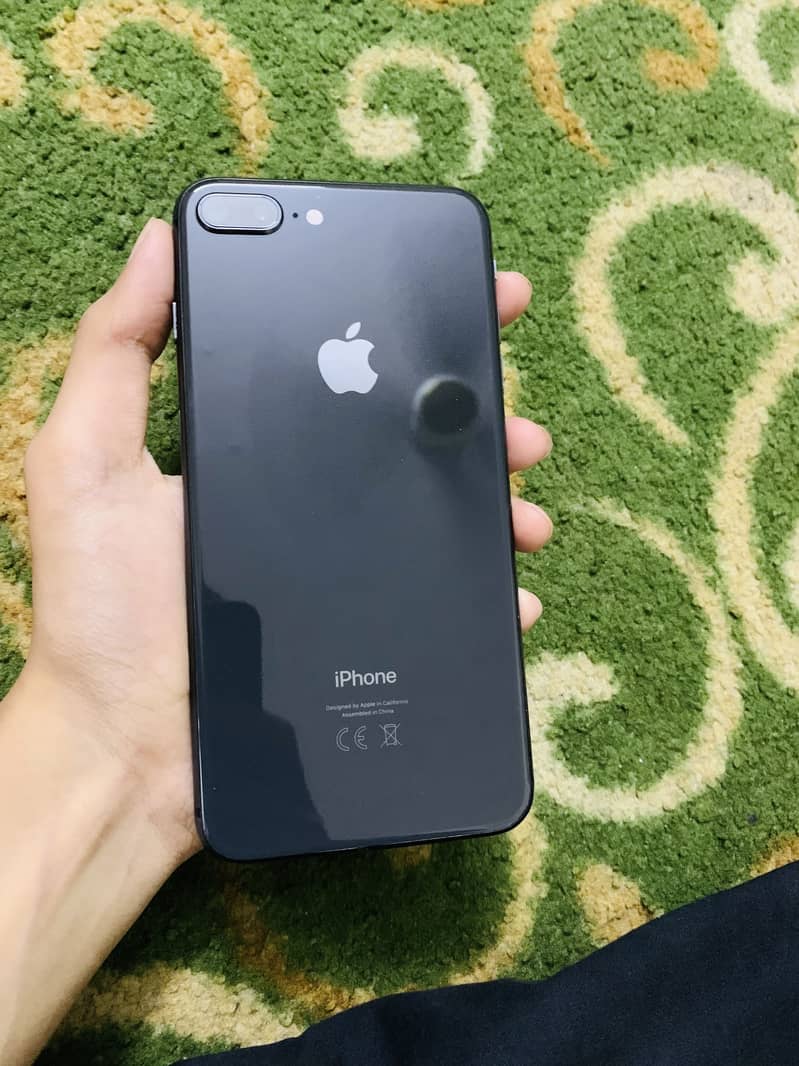 Apple iPhone 8 Plus 1