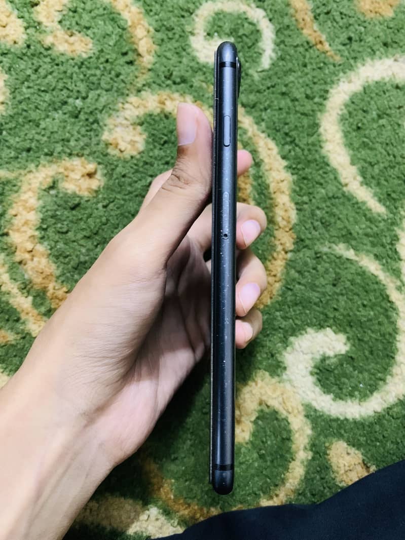 Apple iPhone 8 Plus 2