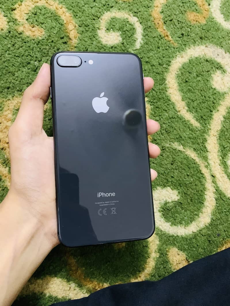 Apple iPhone 8 Plus 3