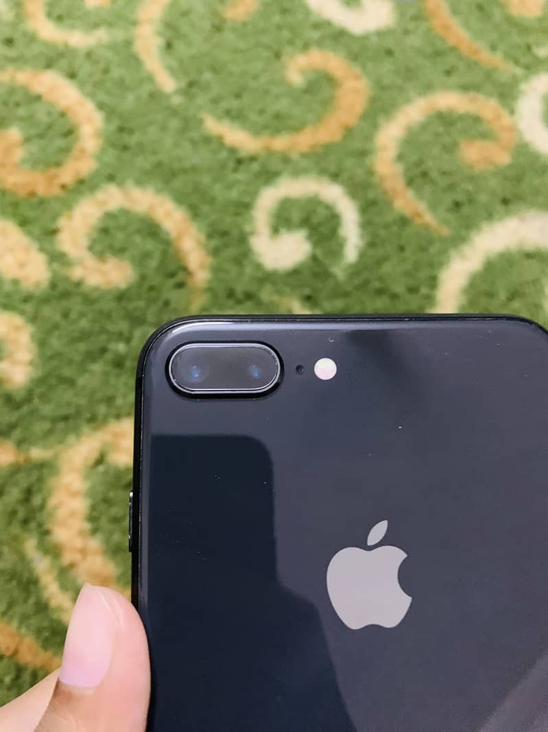 Apple iPhone 8 Plus 4